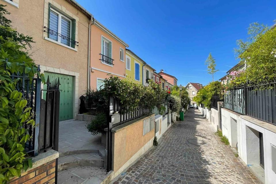 Neighbourhood, Street view