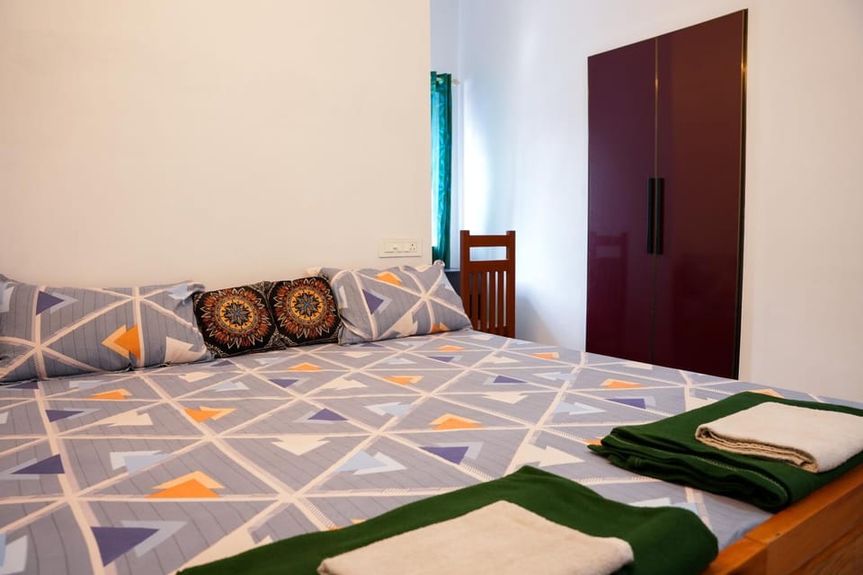 Bed, Photo of the whole room, towels, wardrobe