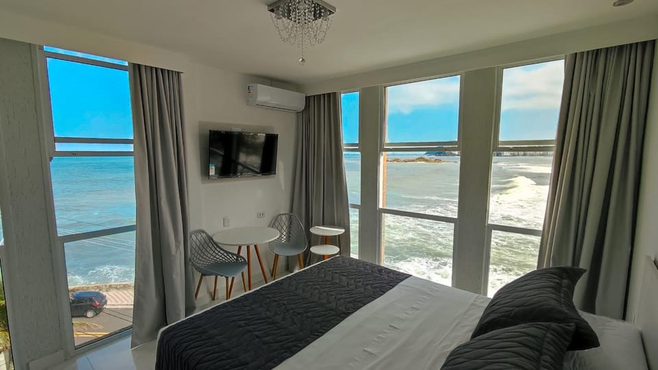Photo of the whole room, Bedroom, Sea view