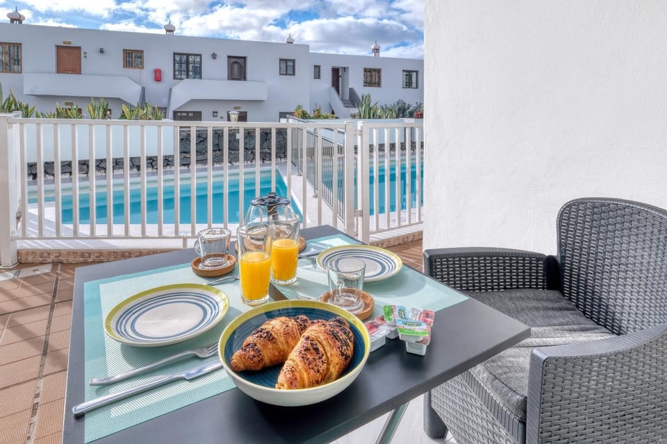 Balcony/Terrace, Swimming pool, Breakfast