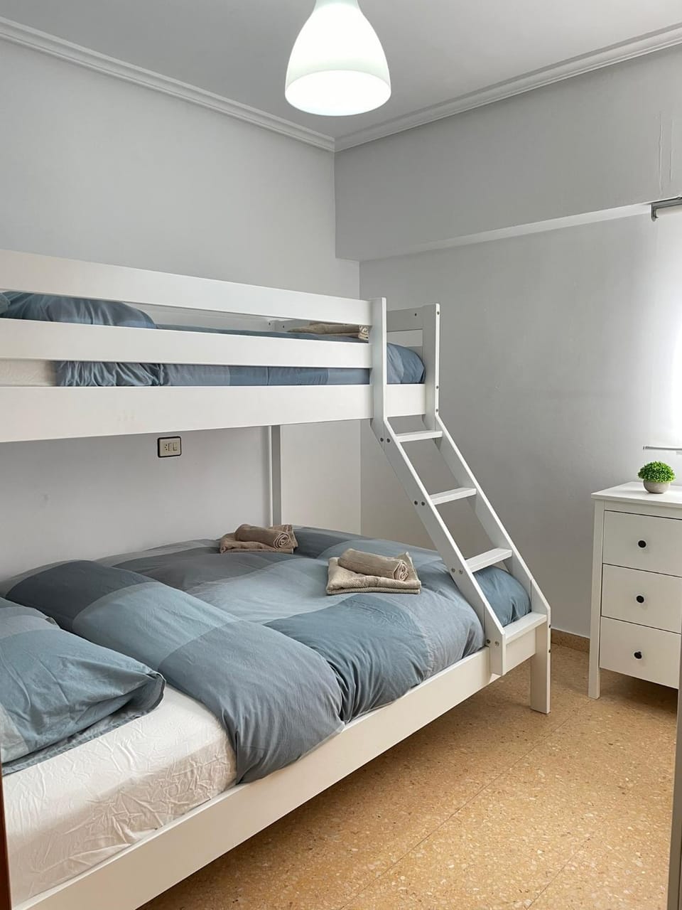 Bed, Photo of the whole room, Bedroom, bunk bed
