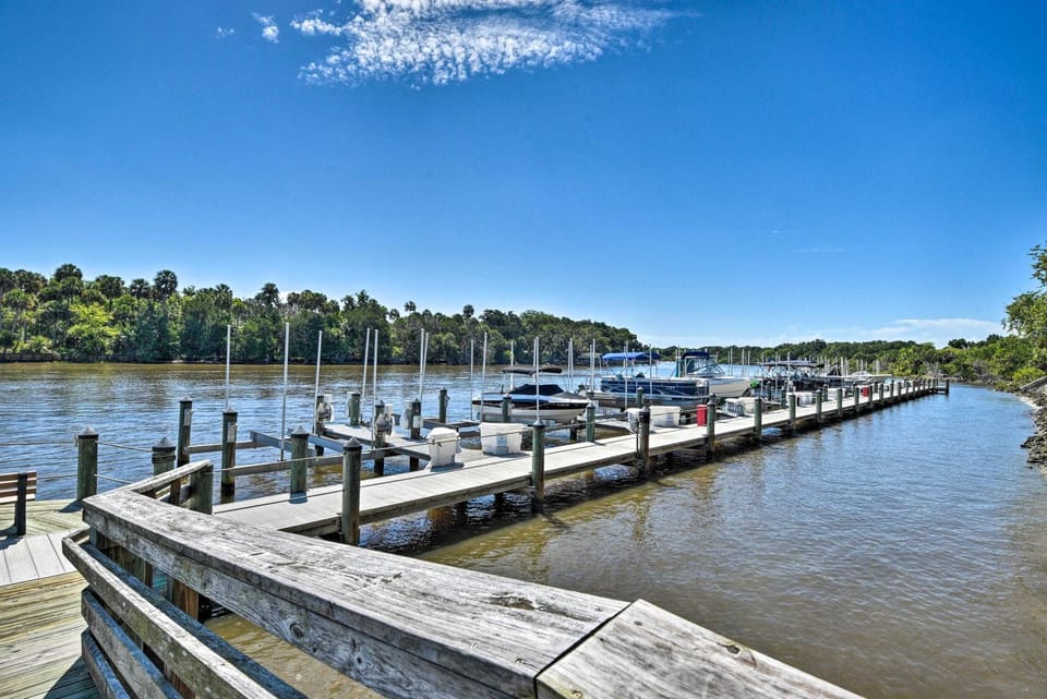 Waterfront Palm Coast Condo w/ Boat Dock & Pool! House in Palm Coast