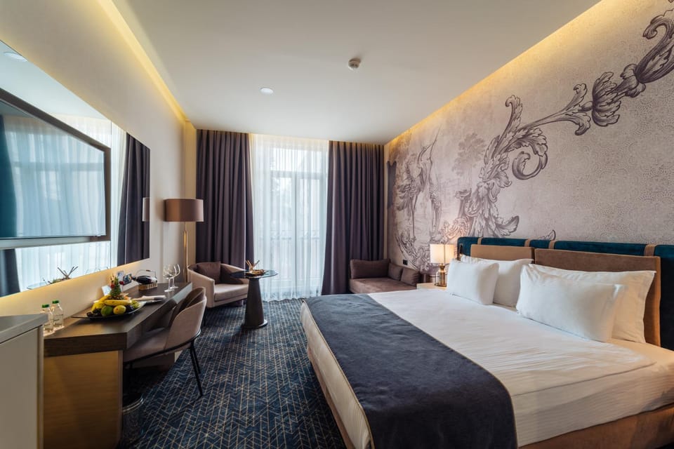 Photo of the whole room, Seating area, Bedroom