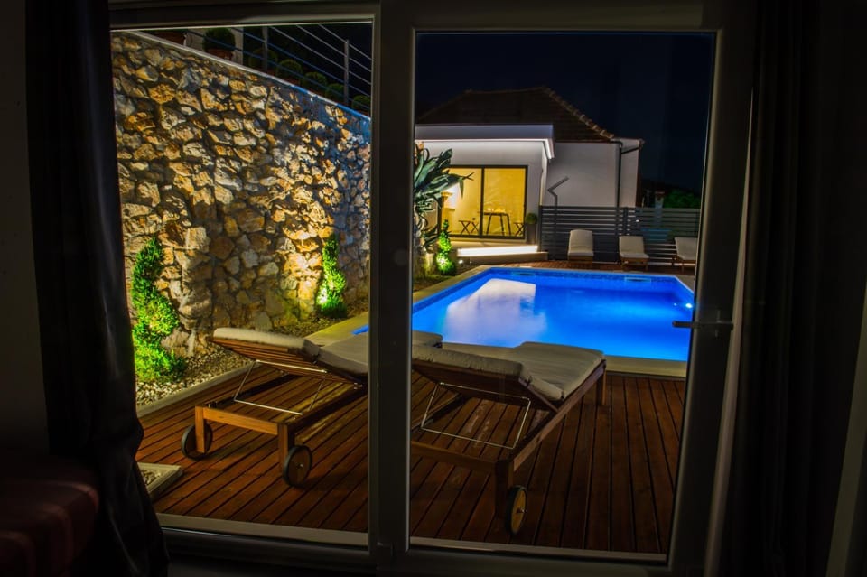 Pool view, Swimming pool