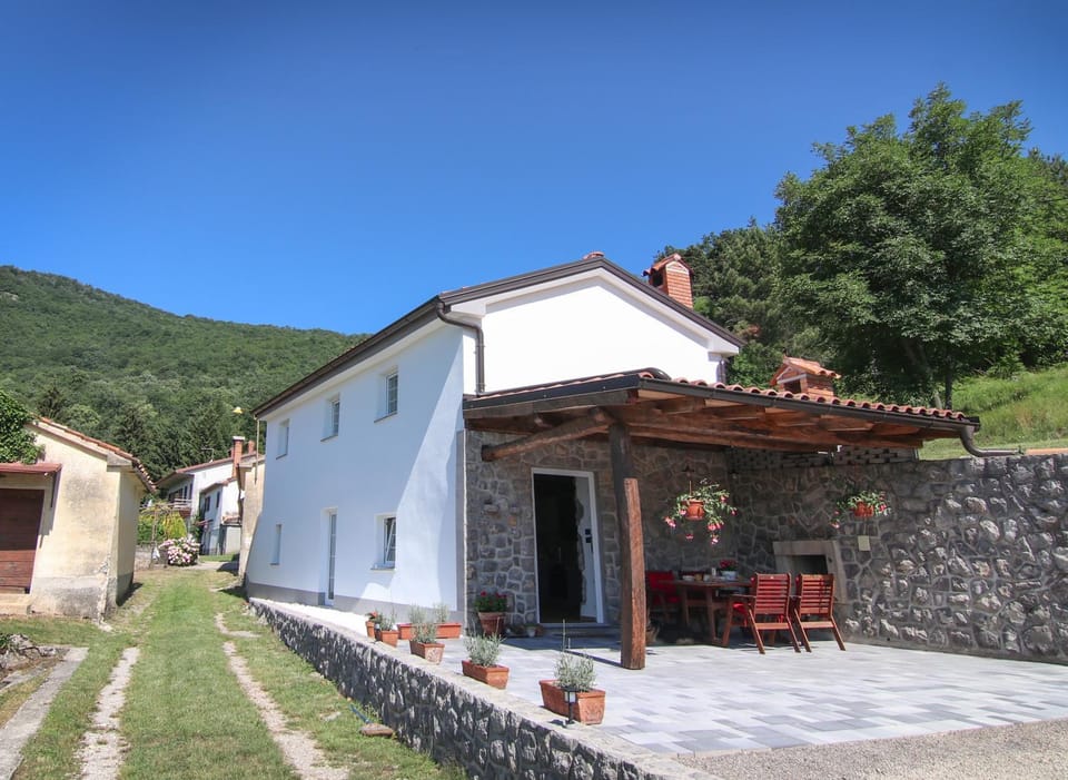 Property building, Patio, Facade/entrance