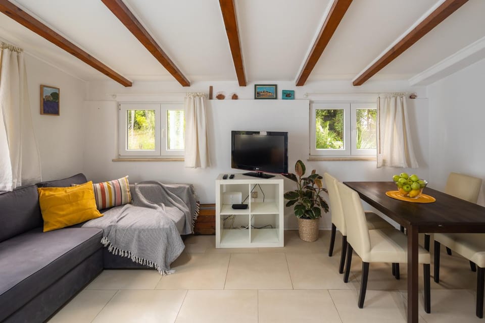 TV and multimedia, Living room, Dining area