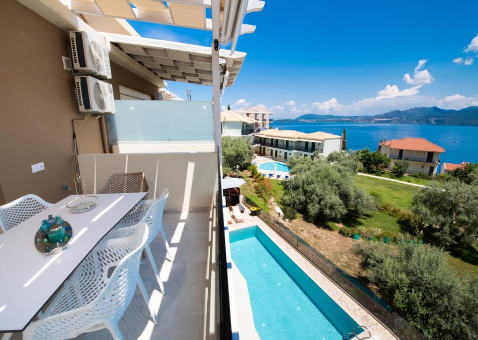 Day, Natural landscape, Balcony/Terrace, Balcony/Terrace, Pool view, Swimming pool