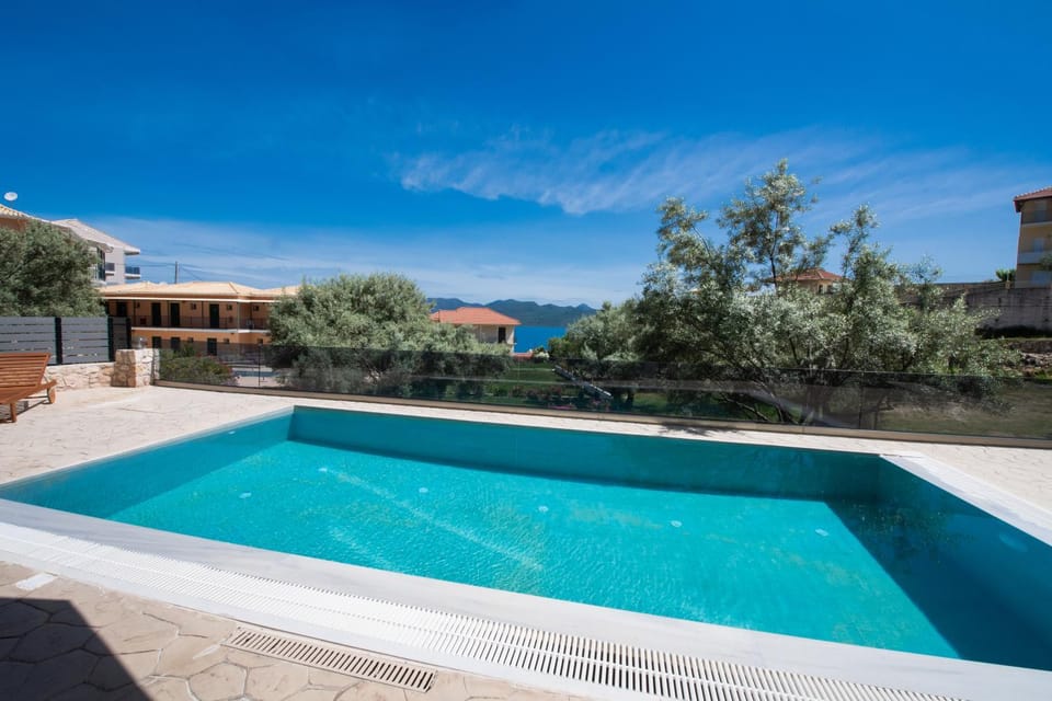 Day, Swimming pool