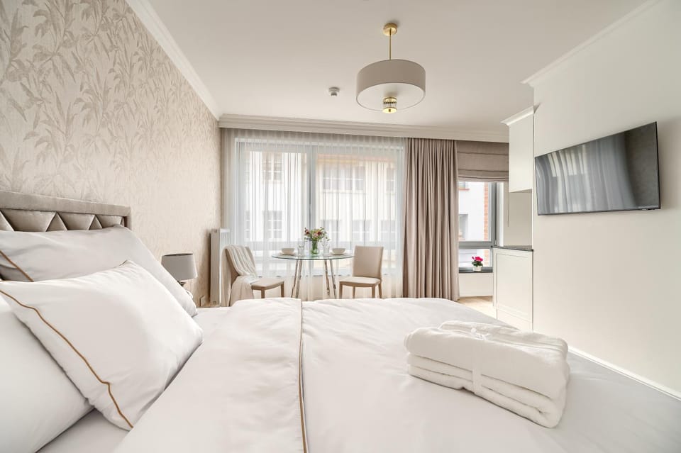 Bed, Bedroom, Guests, towels