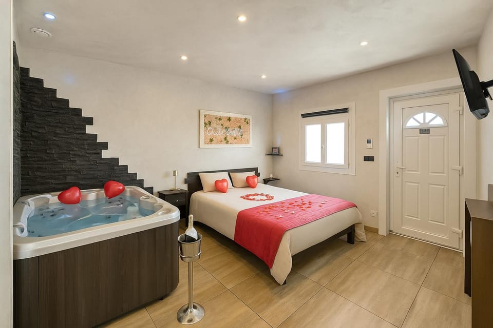 Hot Tub, Living room