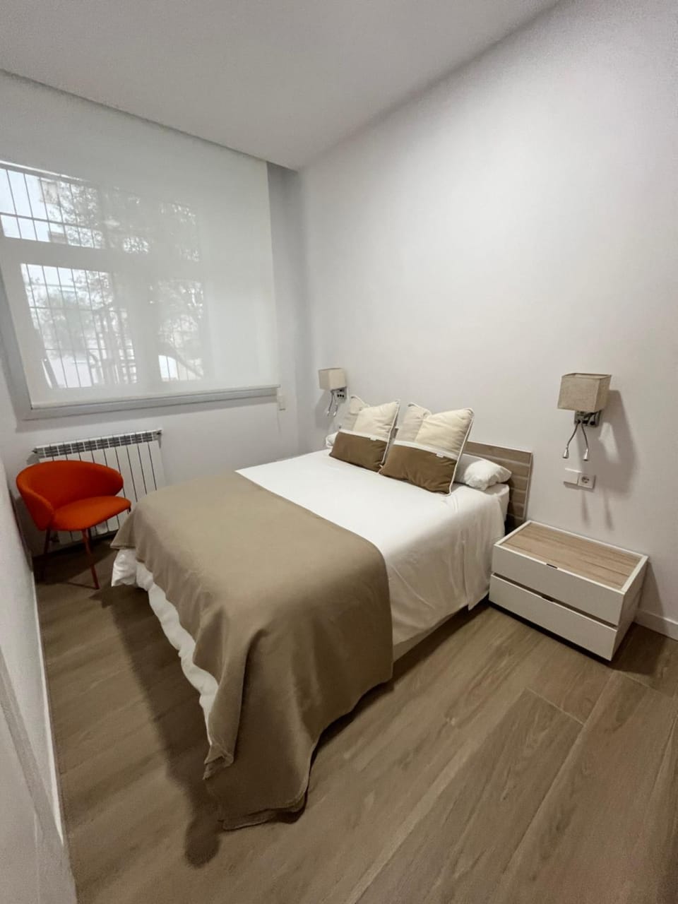 Bed, Photo of the whole room, Bedroom, heating