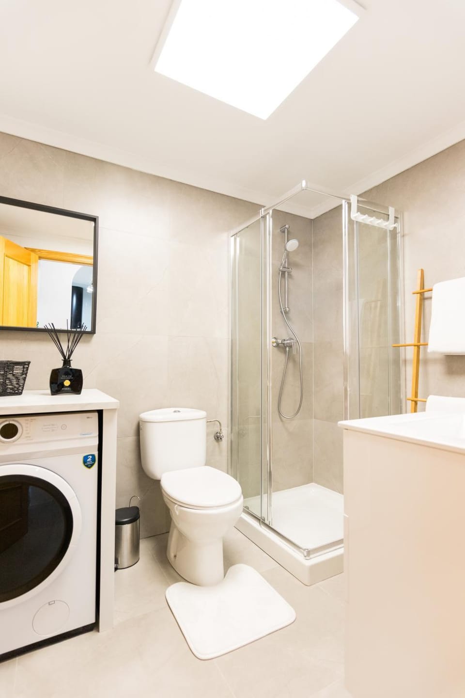 Shower, Toilet
