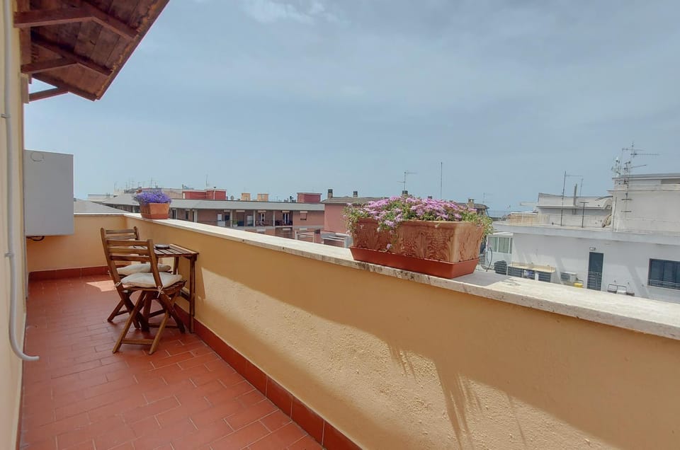 Balcony/Terrace, Street view