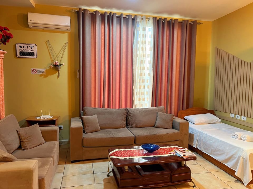 Bed, Living room, Photo of the whole room, Seating area, Bedroom, air conditioner