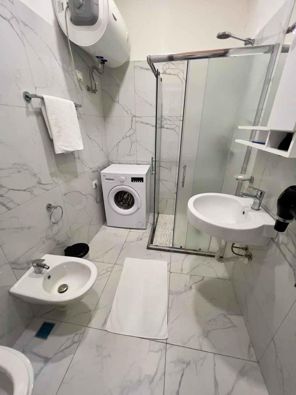 Shower, Toilet, Bathroom, bidet, towels