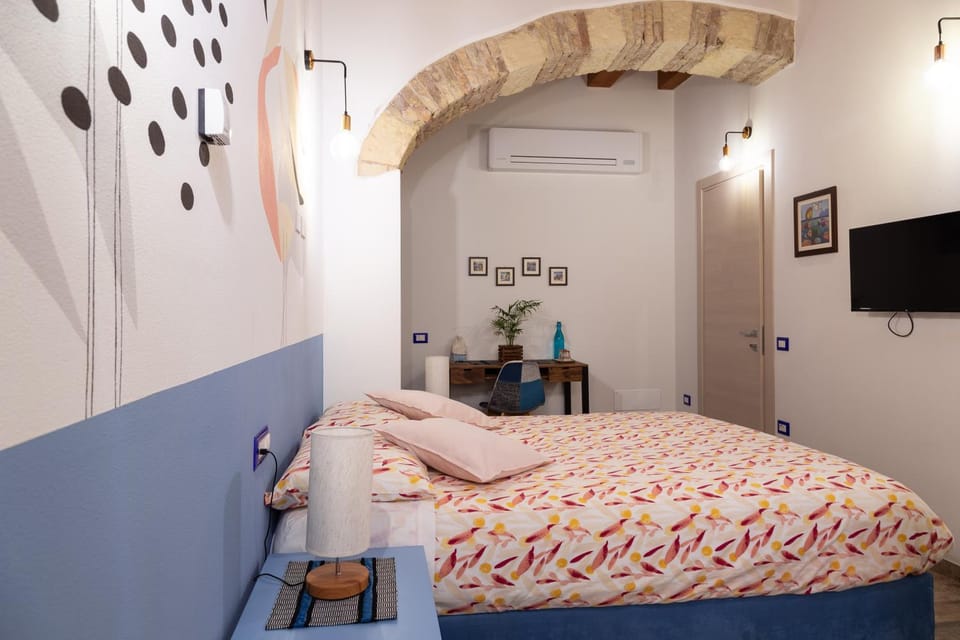 Bed, Photo of the whole room