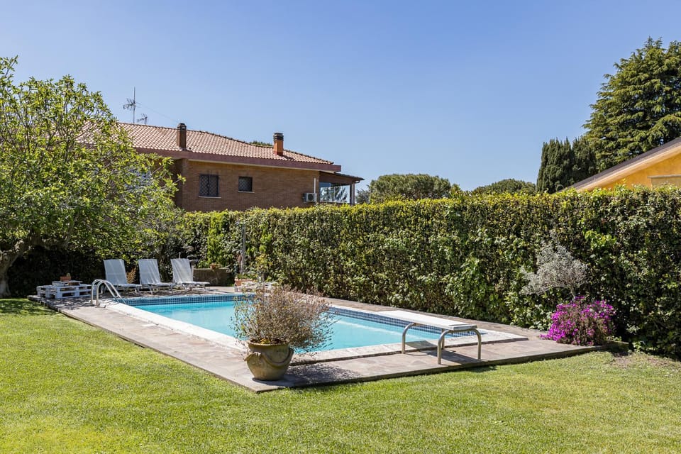 Day, Pool view, Swimming pool, sunbed