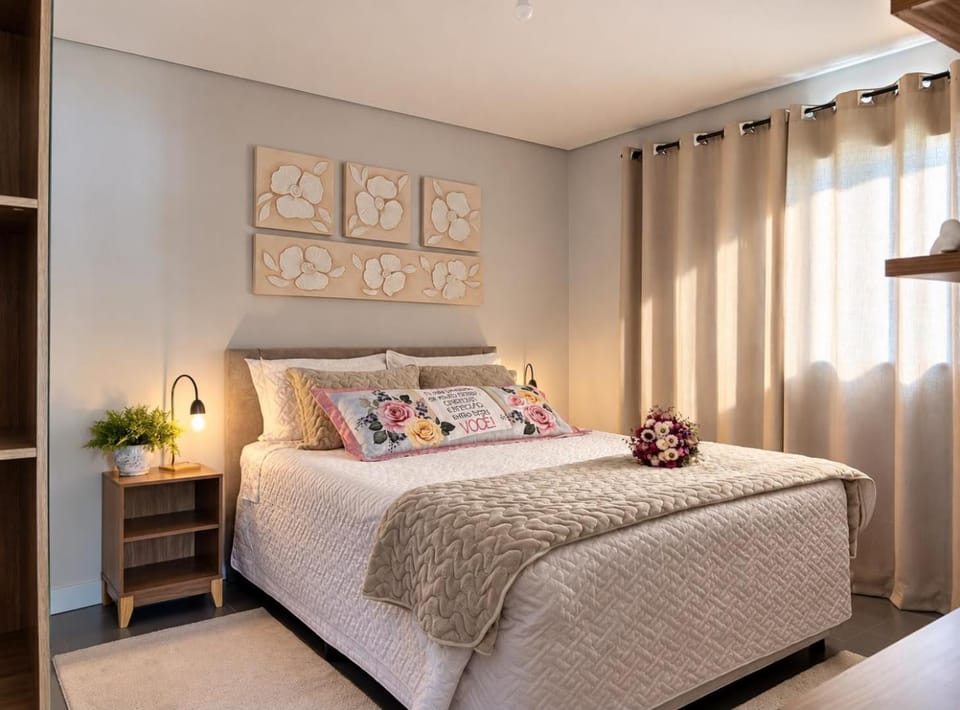 Photo of the whole room, Bedroom