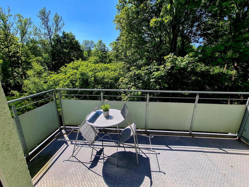 View (from property/room), Balcony/Terrace, Garden view