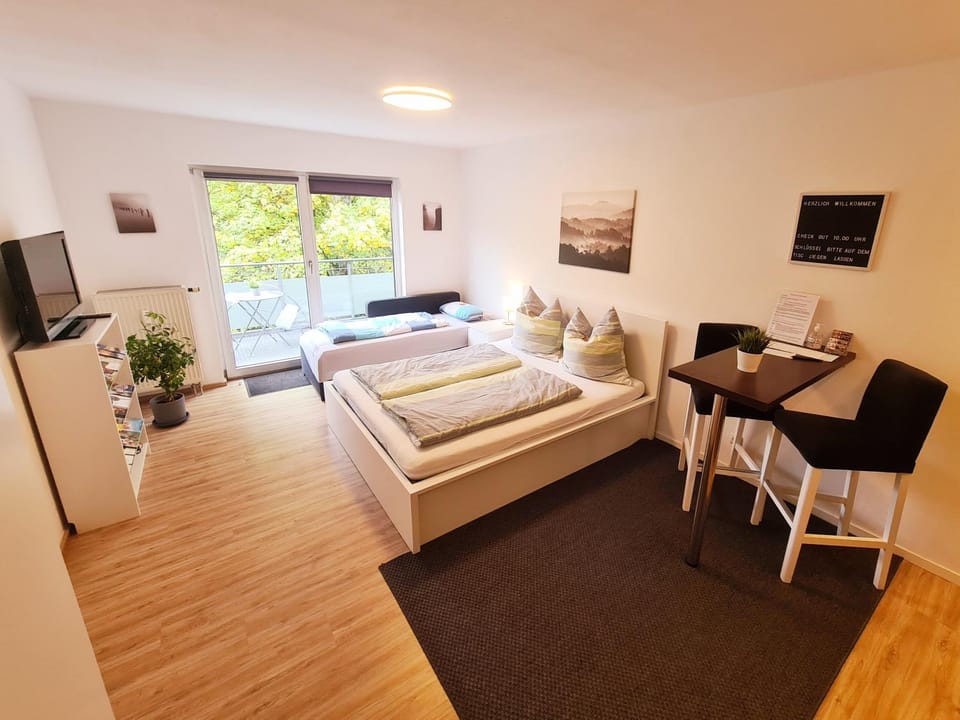 Bed, TV and multimedia, Living room, Photo of the whole room, Seating area, Dining area, Bedroom
