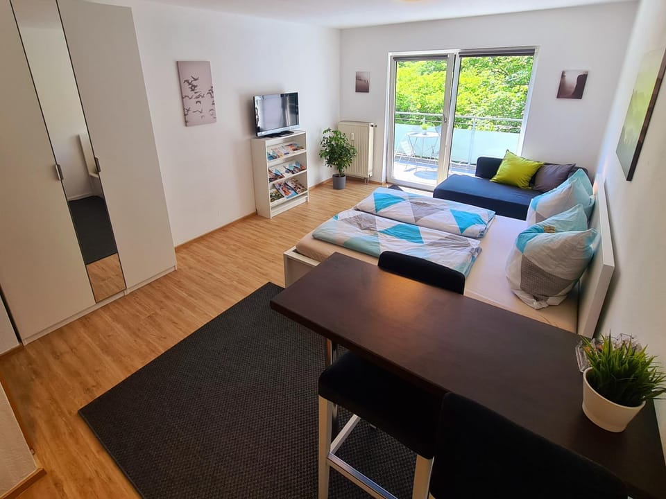 Bed, TV and multimedia, Living room, Photo of the whole room, Seating area, Dining area, Bedroom