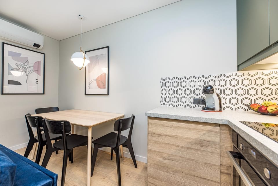 Coffee/tea facilities, Kitchen or kitchenette, Dining area, air conditioner, air conditioner