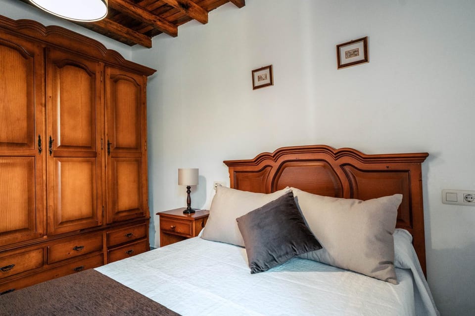 Bed, Photo of the whole room, Bedroom, wardrobe