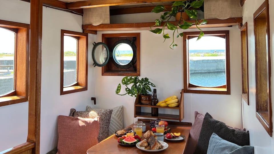 Living room, Food