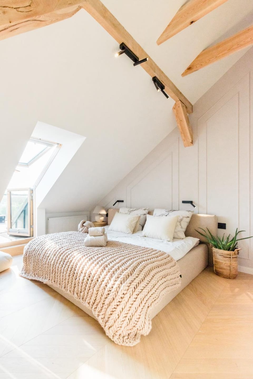 View (from property/room), Balcony/Terrace, Bedroom
