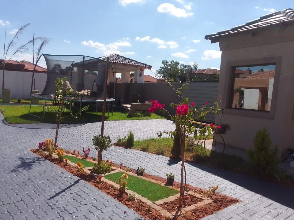 Garden, Swimming pool
