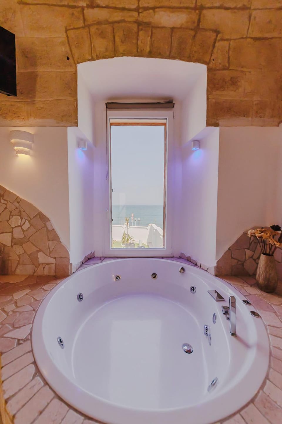 Natural landscape, Hot Tub, Bathroom, Bath