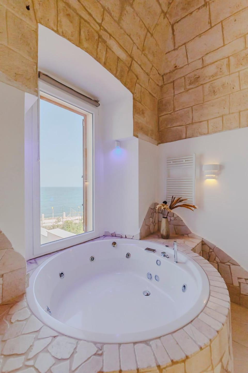 Natural landscape, Hot Tub, Bathroom, Sea view, Bath