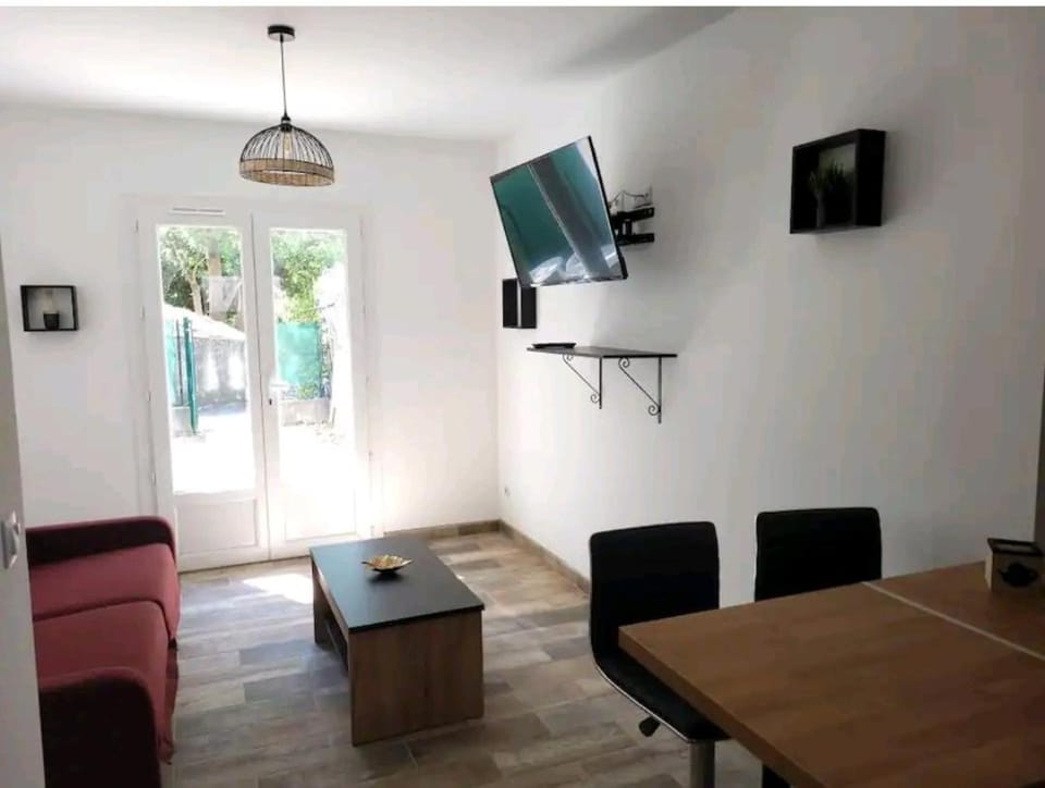 Studio clim et jardin privatif proche plage Mourillon Apartment in Toulon