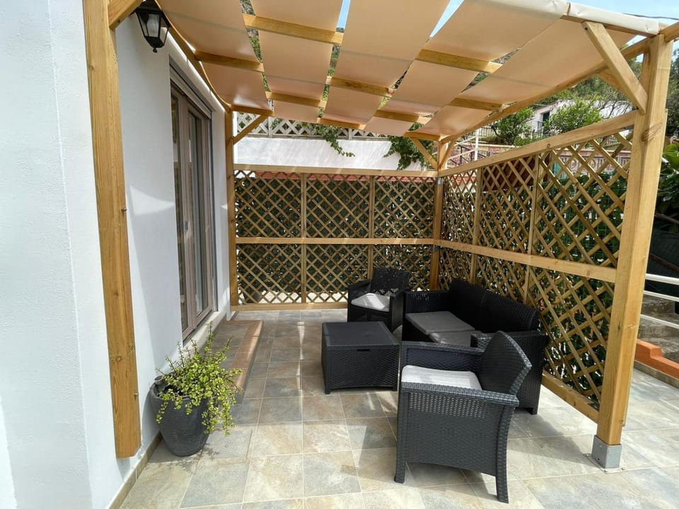 Toilet, Inner courtyard view