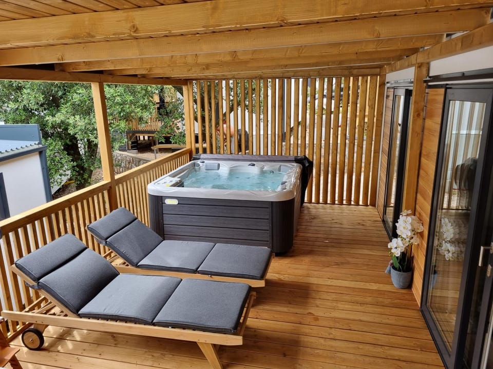 Massage, Spa and wellness centre/facilities