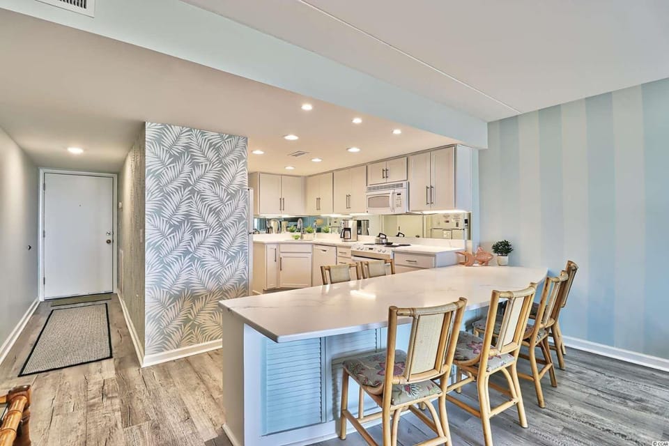 Cabana One Unit 302 - 3rd Floor Oceanfront Condo - Sleeps 6! 2 bed, 2 bath House in Myrtle Beach