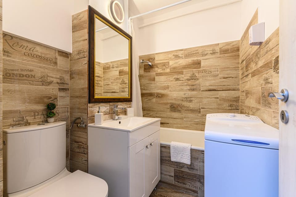 Shower, Toilet, Bathroom, Bath