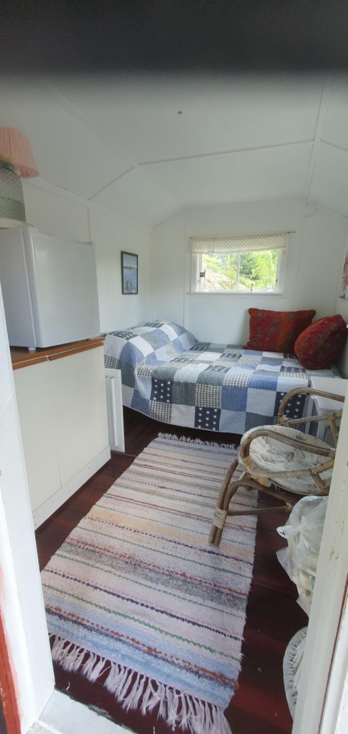 Property building, Bed, Bedroom