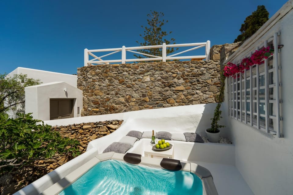 Patio, Day, Natural landscape, Hot Tub, Hot Tub