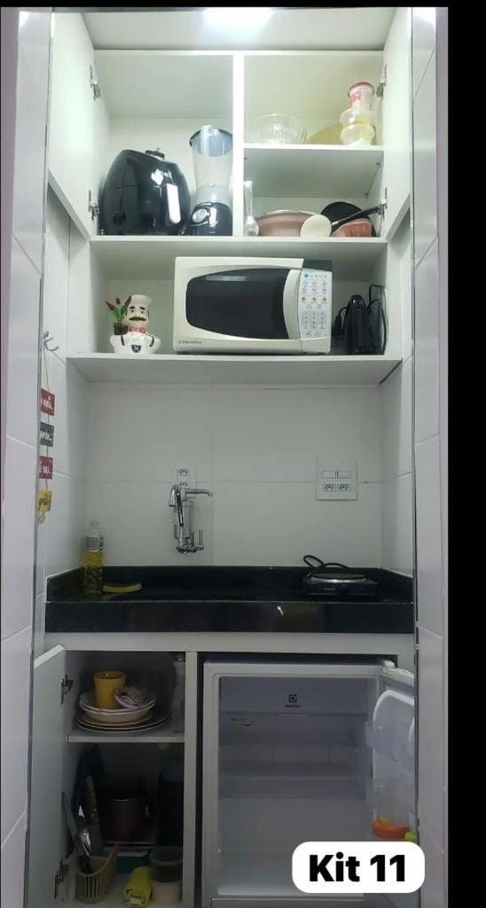 Kitchen or kitchenette, minibar