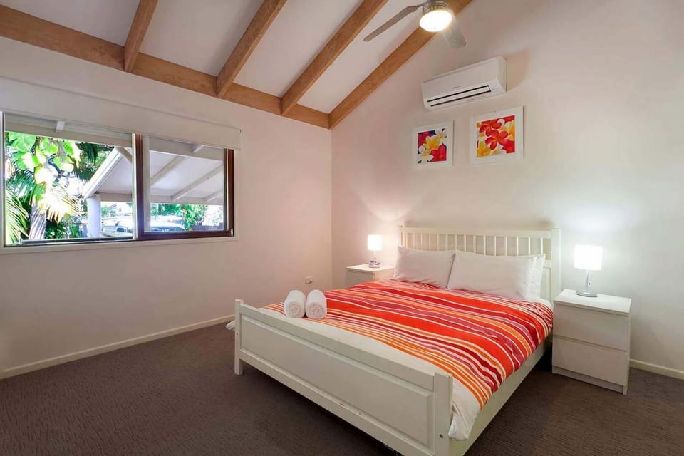 Bedroom, air conditioner