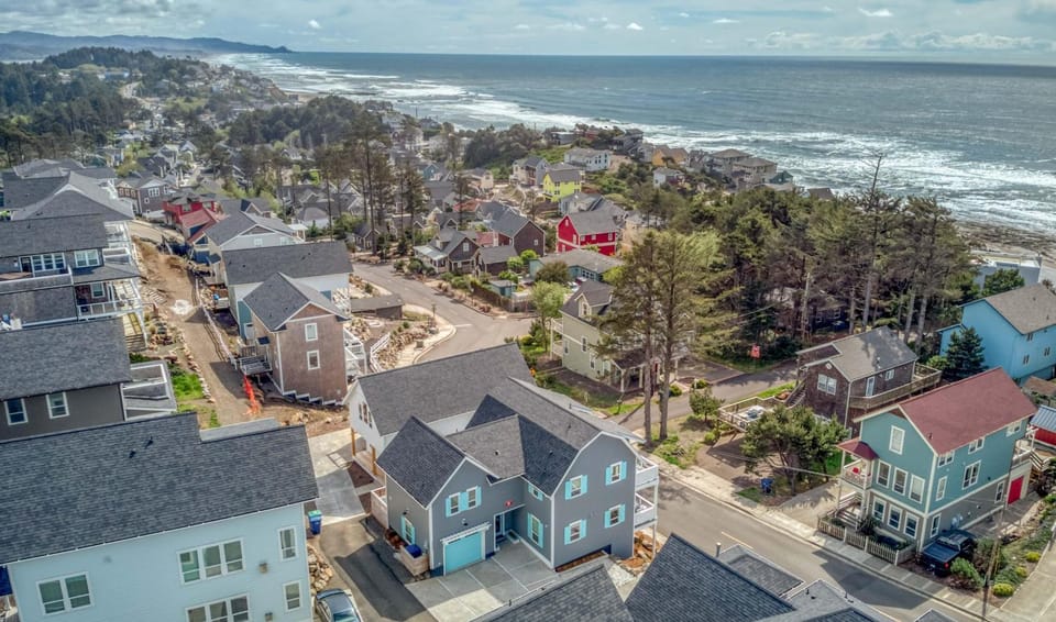 Time to Coast House in Lincoln City