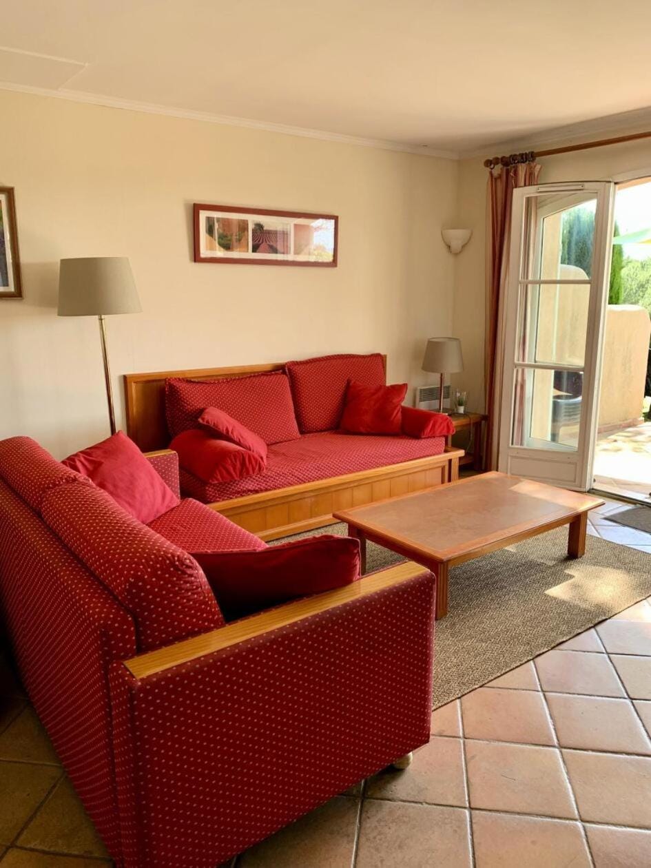 Bed, Living room, kitchen