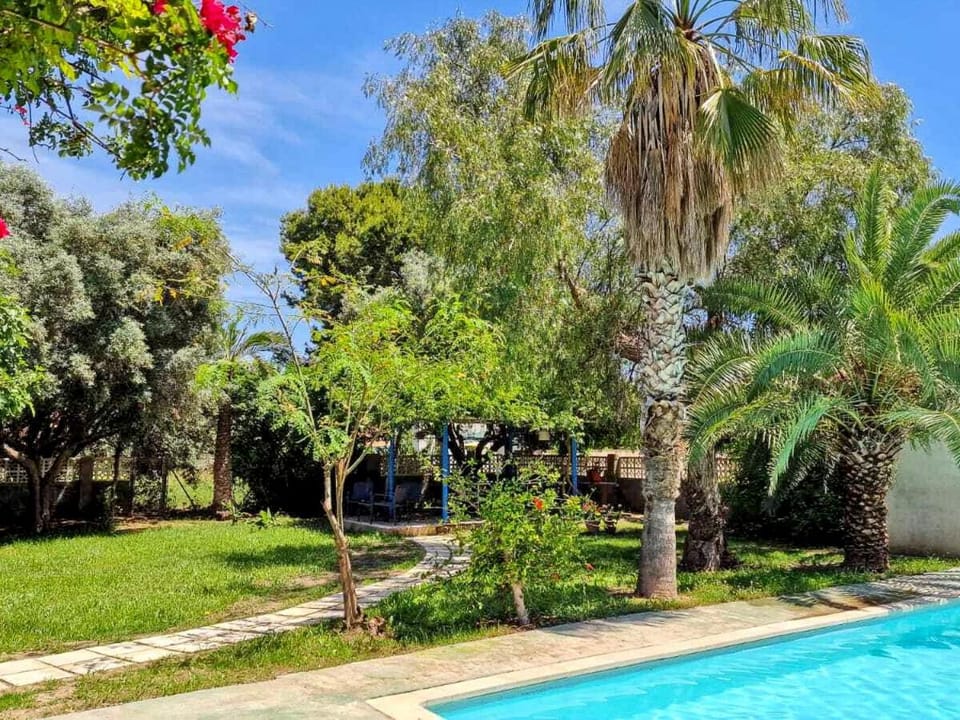 House with exclusive pool and garden 7 min walk from the beach and the center House in El Campello