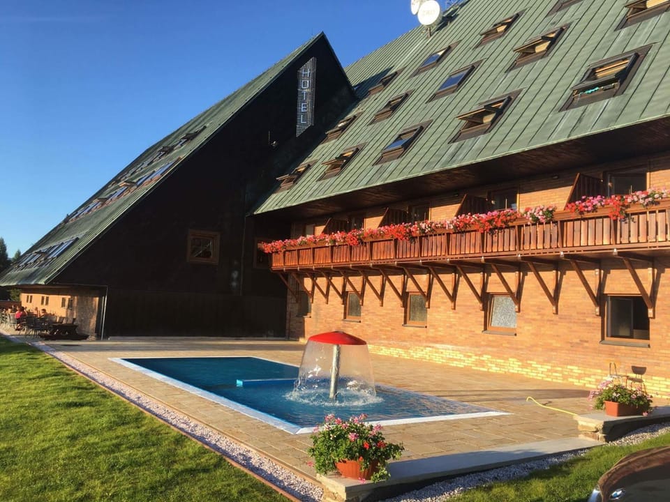 Property building, Swimming pool, Swimming pool