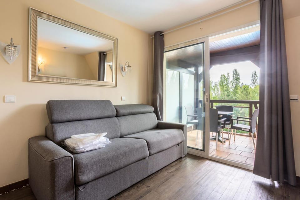 Bed, Living room