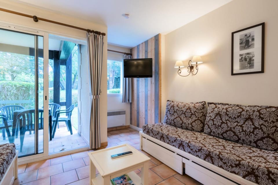 Bed, Bathroom