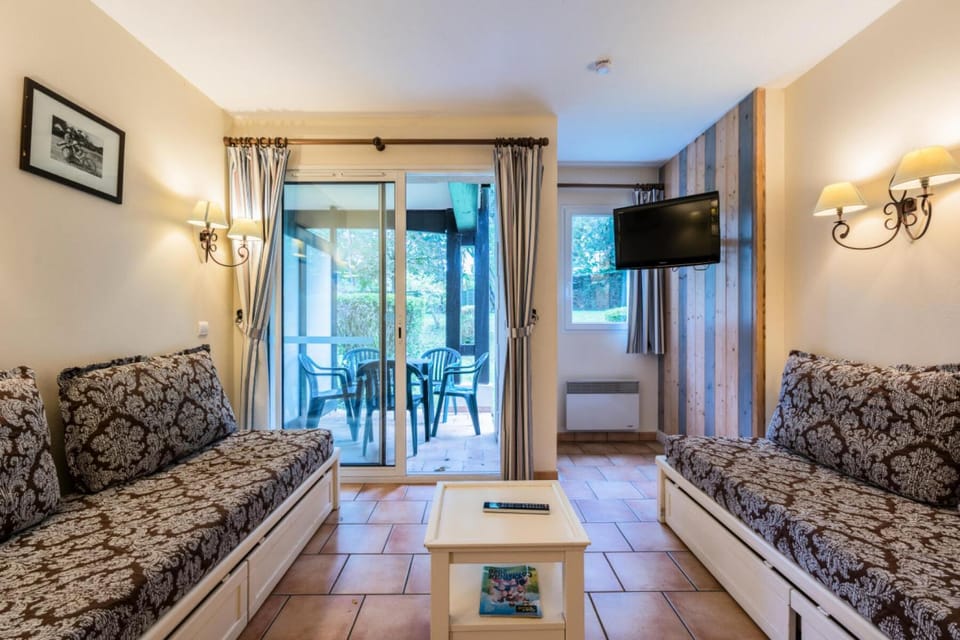 Bed, Bathroom