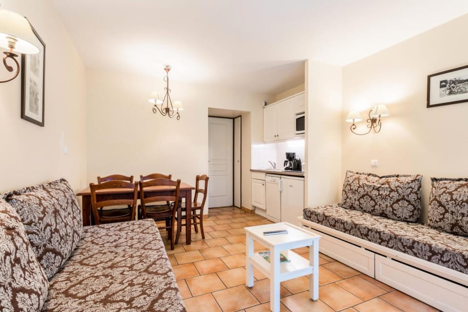 Bed, kitchen