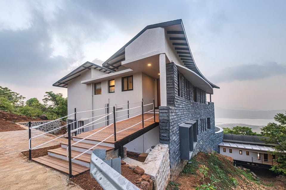 Property building, Facade/entrance, Day, Natural landscape, View (from property/room), View (from property/room), Balcony/Terrace